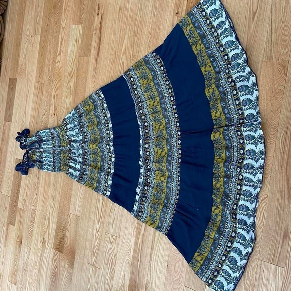 Elegant Navy and Gold Maxi Dress - Picture 8 of 8